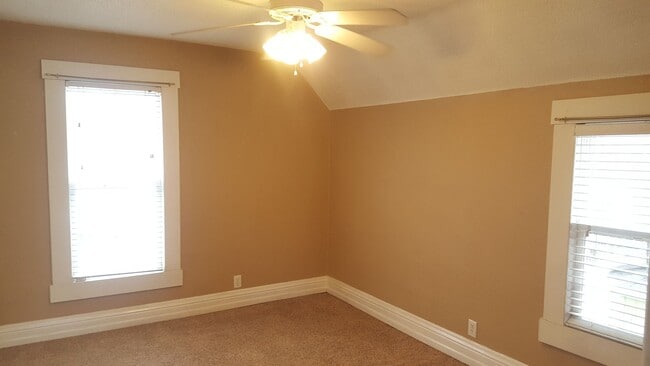 Building Photo - Great home, lots of space, fully updated, ...