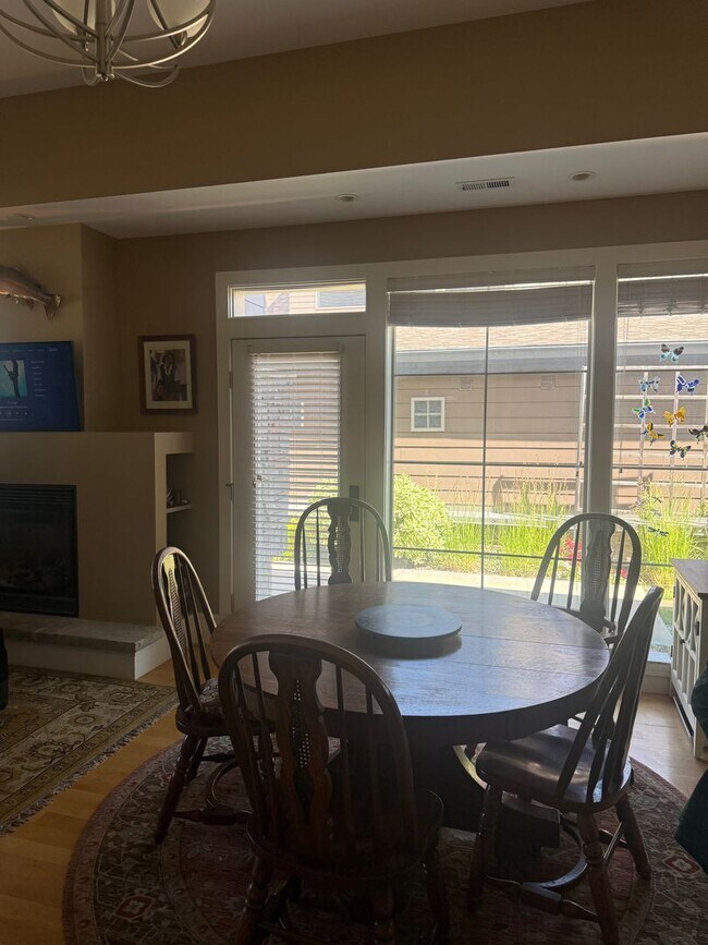 Building Photo - Rare Find- Home for Rent in the Knolls Community