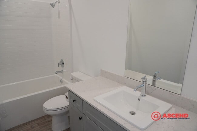 Building Photo - Beautiful 4-Bed Home in Shafter's Gossamer Grove Community – Solar Included!