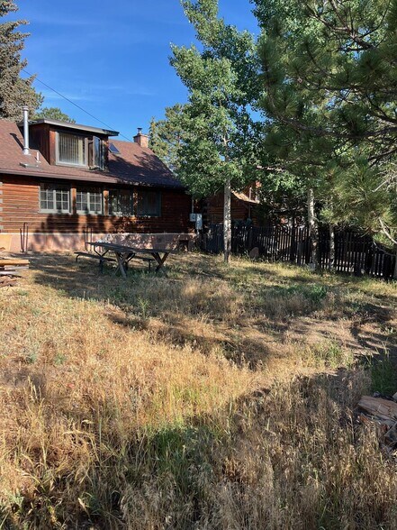 Backyard - 604 Aspen Ave