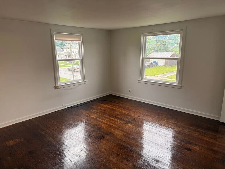 Building Photo - 430 Oak St