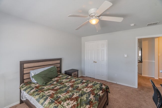 Building Photo - 914 Parsonfield Ct