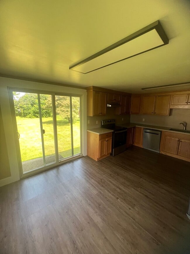 Building Photo - Large Remodeled 4 bed 2 Bath - Girard Pa