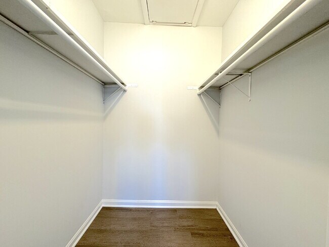 Building Photo - Inviting Lorton Condo with Comfortable Layout and Location