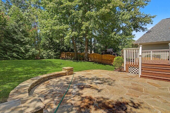 Building Photo - Spacious and Move-in Ready 4-Bedroom in Cary!