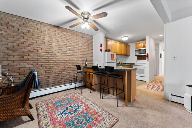 Building Photo - 207 Ballard St