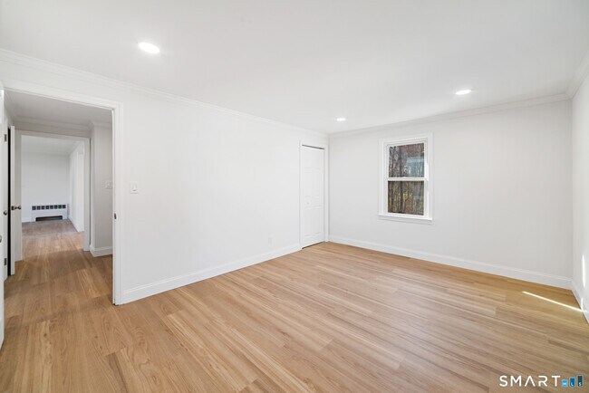 Building Photo - 141 Colony Ave