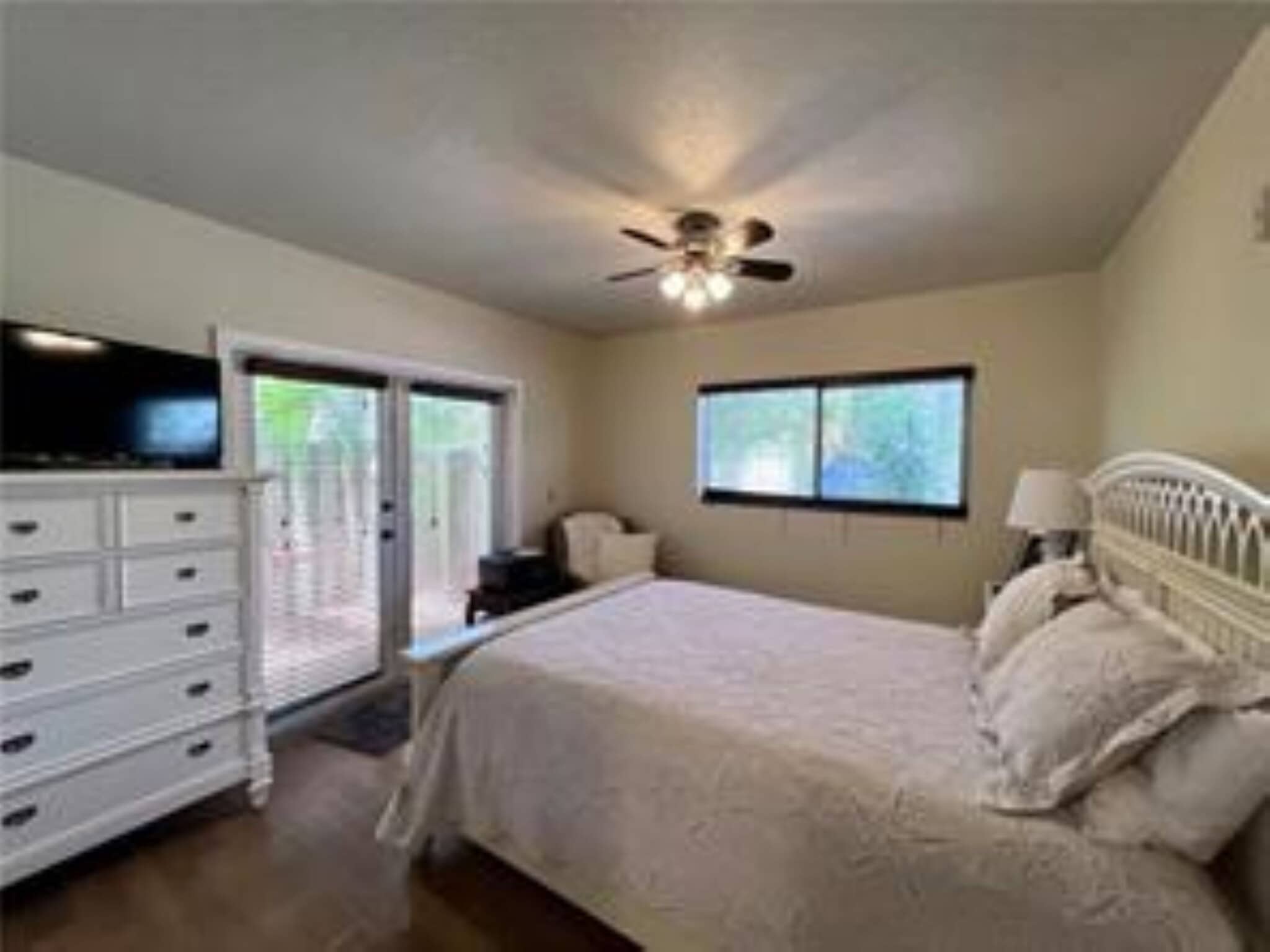 Building Photo - 1423 Holly Heights Dr