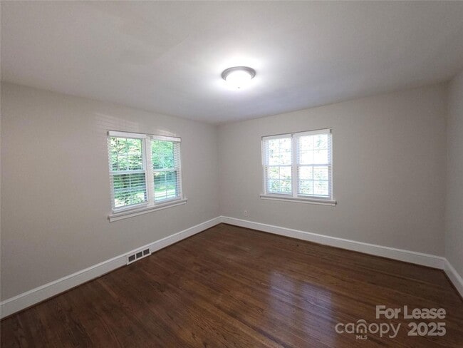 Building Photo - 4134 Sheridan Dr