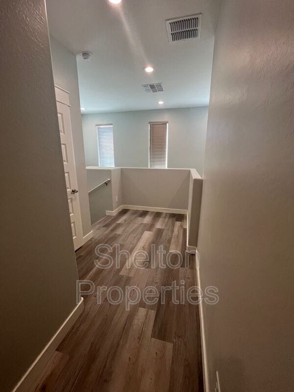 Building Photo - 391 N 157th Ln