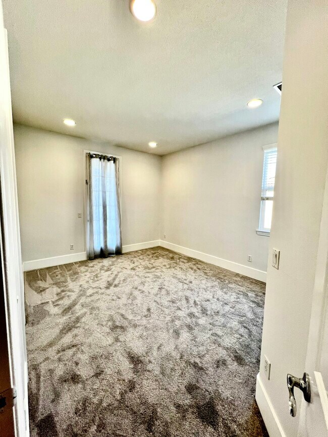 Building Photo - 23990 Hollingsworth Dr