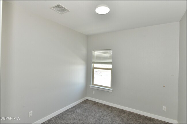 Building Photo - 205 Anglesy Pl