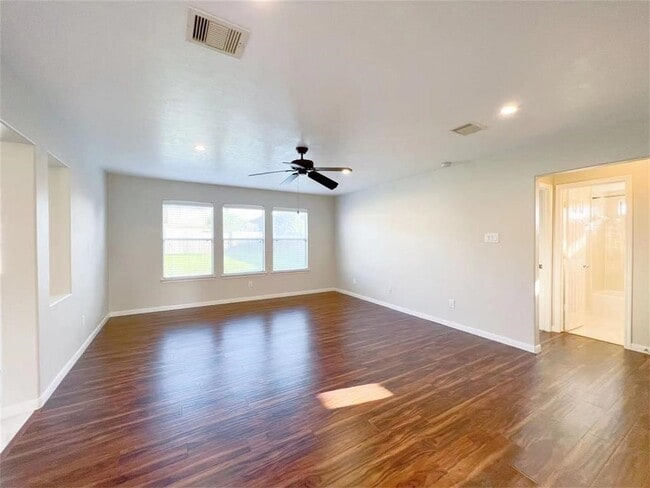 Building Photo - 18102 Red Oak Manor Ln