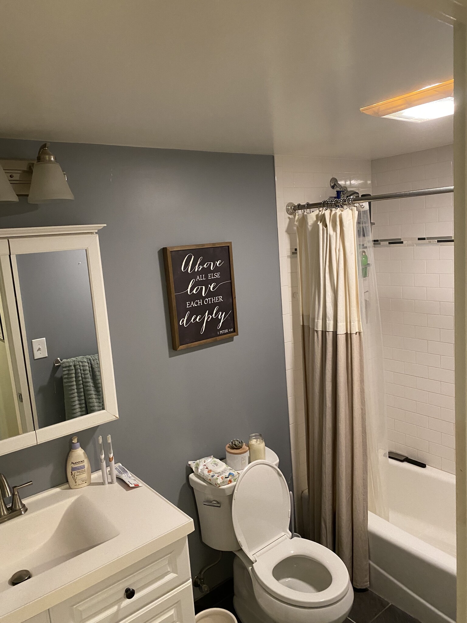 Bathroom - 2025 Commonwealth Ave