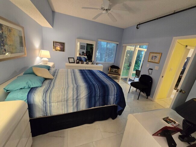Building Photo - 5084 Rose Hill Dr