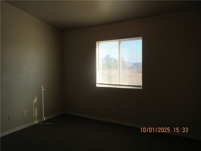 Building Photo - 3156 Gordon Dr