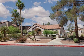 Building Photo - 2 bedroom in gated community with pool/spa...