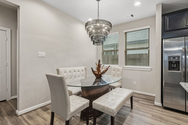 Building Photo - 16323 Apache Wds Wy