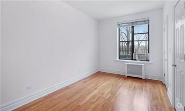 Building Photo - Airy one bedroom on Riverside Drive