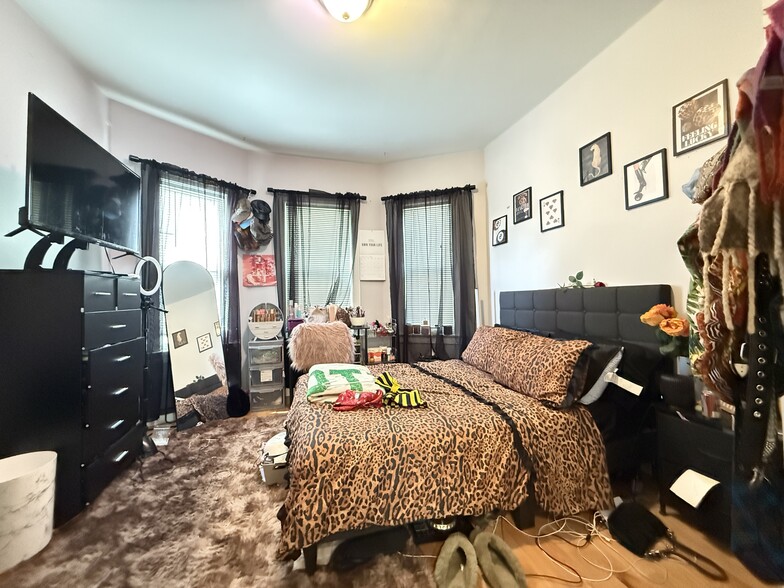 Building Photo - 73 Newbury St