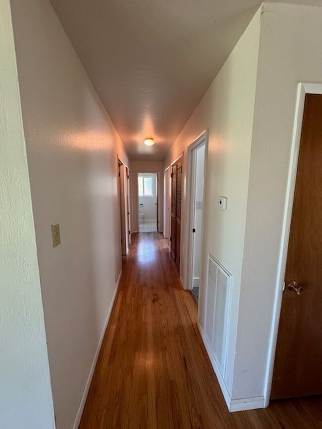 Building Photo - Beautiful 3 Bedroom, 1.5 Bath Home Available Soon!