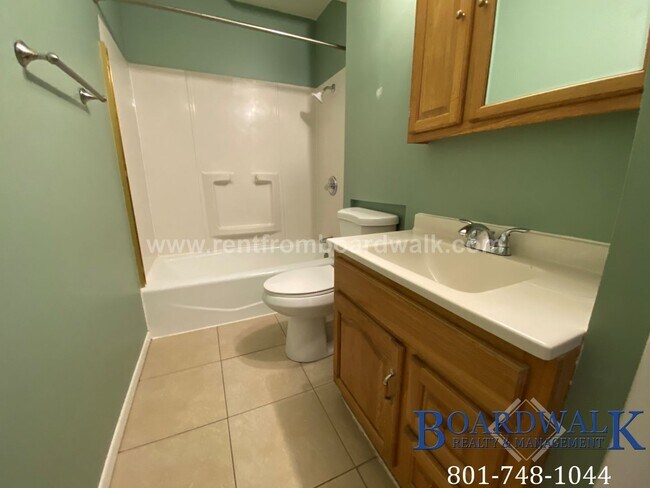Building Photo - 451 8120 S