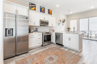 Building Photo - Flexible Lease Lengths! Furnished Southside Townhome