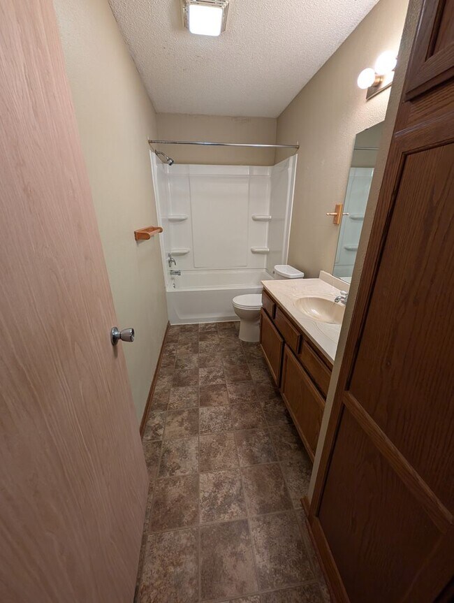 Building Photo - Elk River 3bd 2ba House For Rent