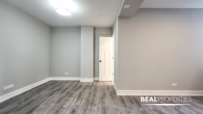 Building Photo - 505 W Belmont Ave