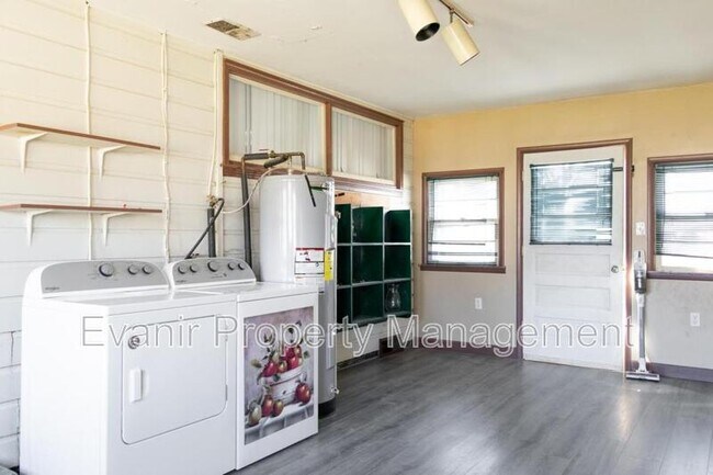 Building Photo - 3 First St