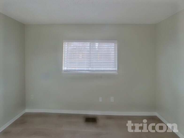 Building Photo - 7845 Conifer Dr