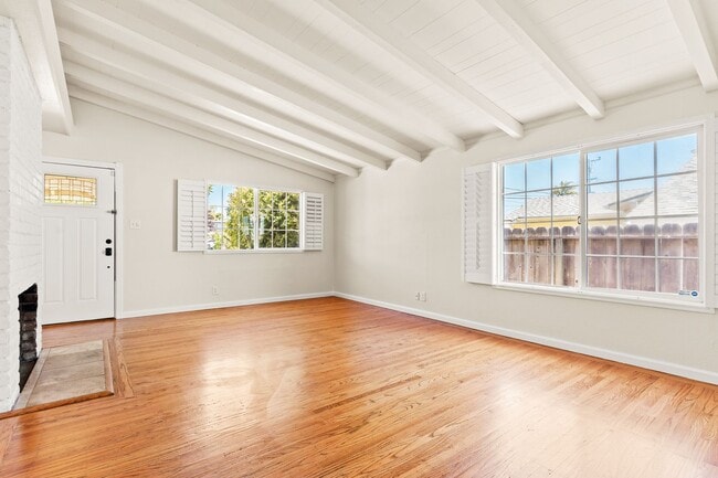 Building Photo - Charming Hayward Home with Modern Upgrades...