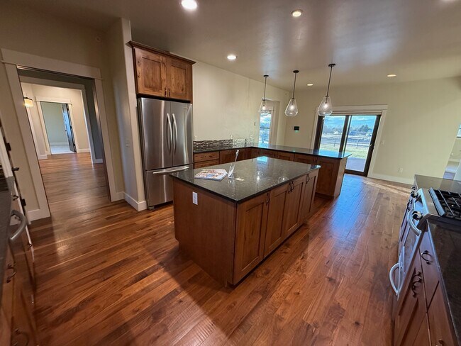 Building Photo - 45 Spain Bridge Cir Dr