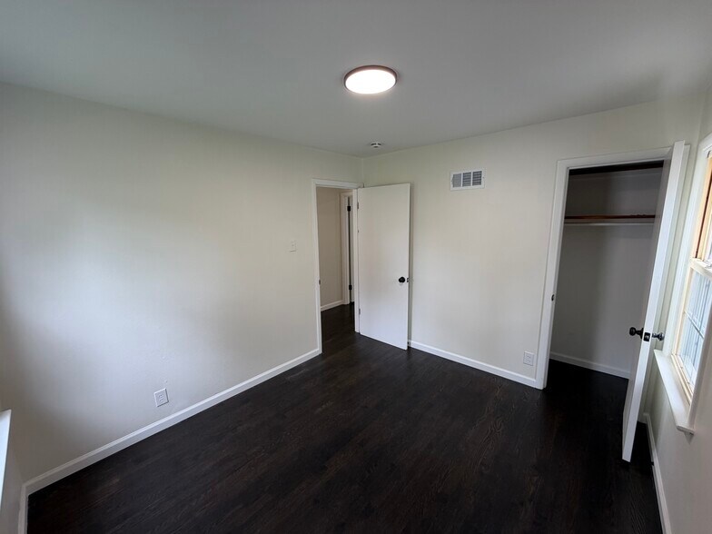 Building Photo - 8649 Kathlyn Dr