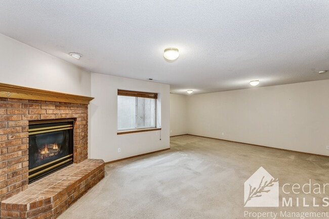 Building Photo - 3 Bed 3 Bath at Douglas and Maize!