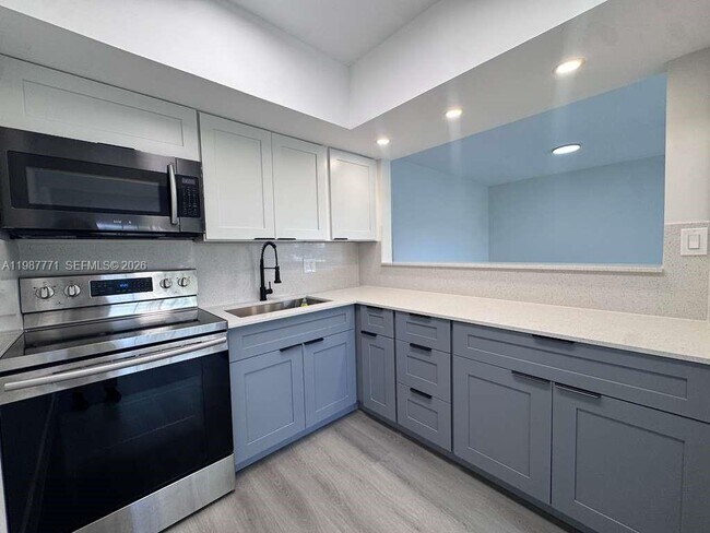 Building Photo - 455 Golden Isles Dr