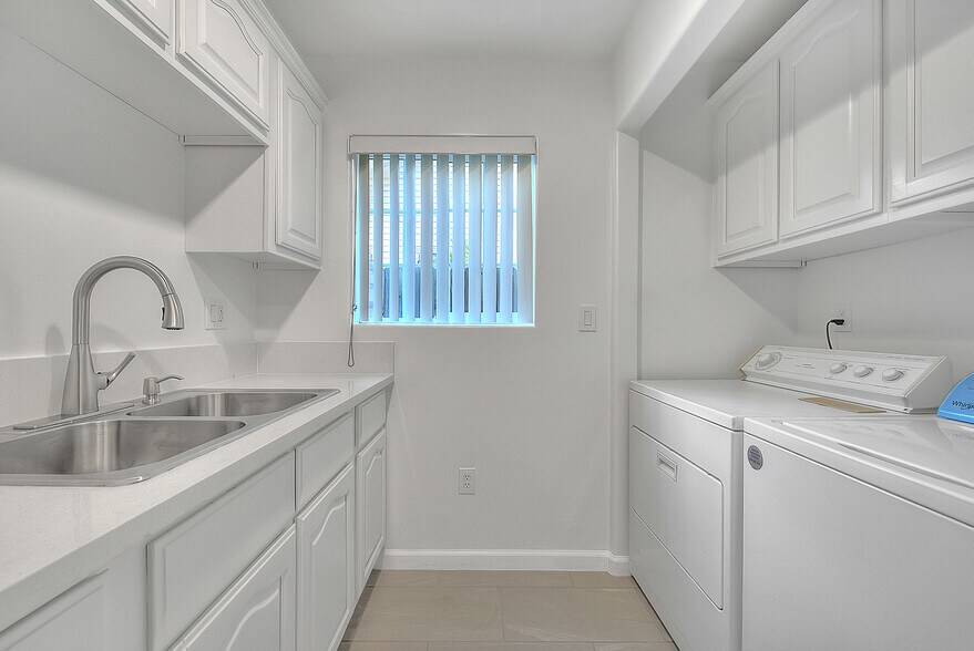 Building Photo - 3105 Walton Ave