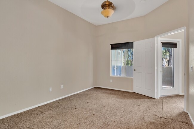 Building Photo - 10245 S Maryland Pkwy