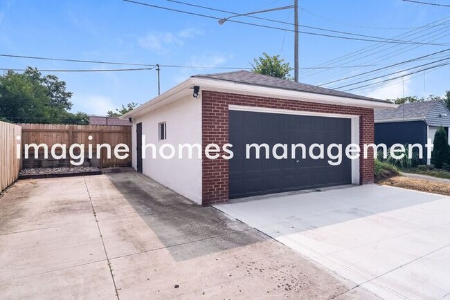 Building Photo - Fully Renovated 4 Bedroom Single Family Ho...