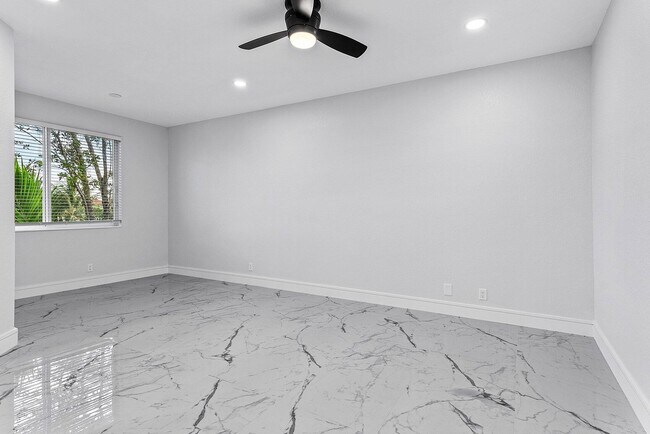 Building Photo - 3006 Waterside Cir