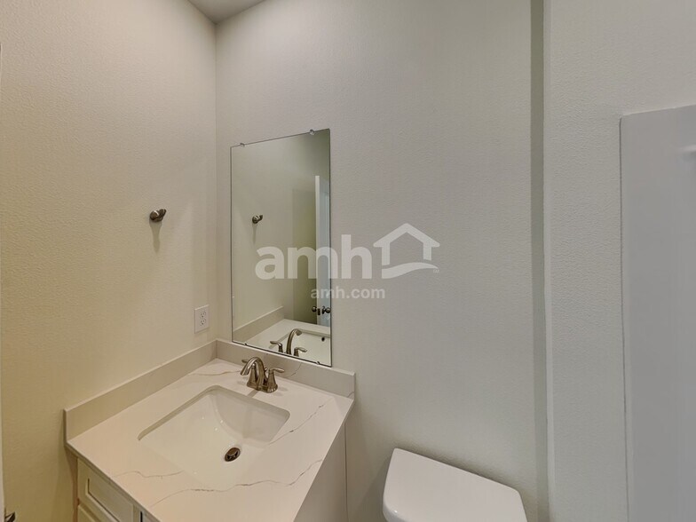 Building Photo - 5969 Sycamore Pl St