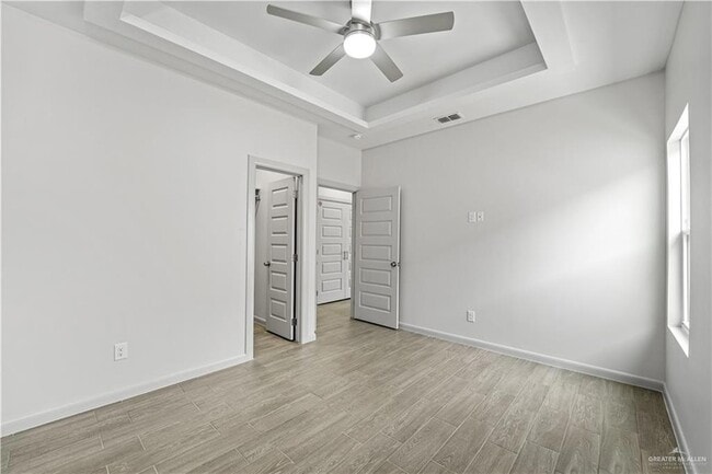 Building Photo - 1905 W Violet Dr