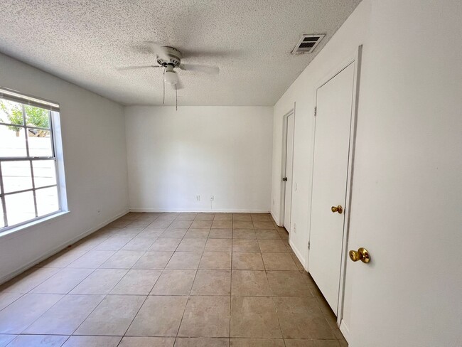 Building Photo - Great Apartment for rent!