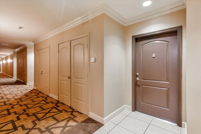 Building Photo - Stylish Studio Apartment In Concierge Building at The Renaissance at Turtle Creek ($500 Off First...