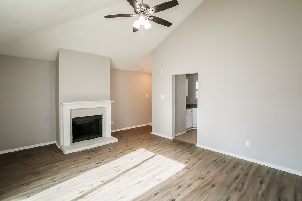 Building Photo - 605 Cox St