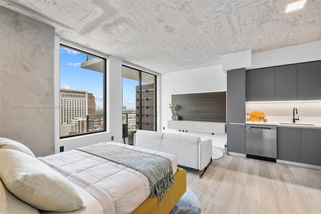 Building Photo - 307 SW 5th St