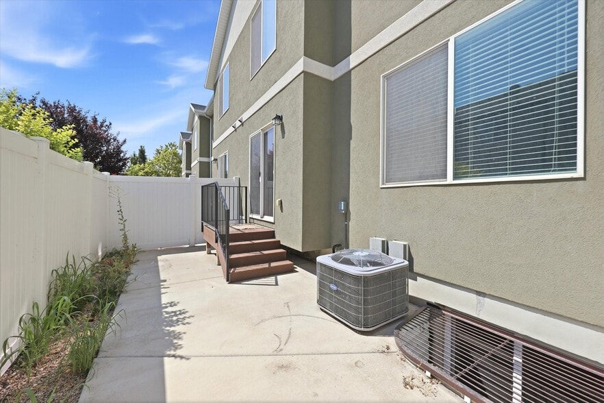 Building Photo - 432 S Pegasus Way