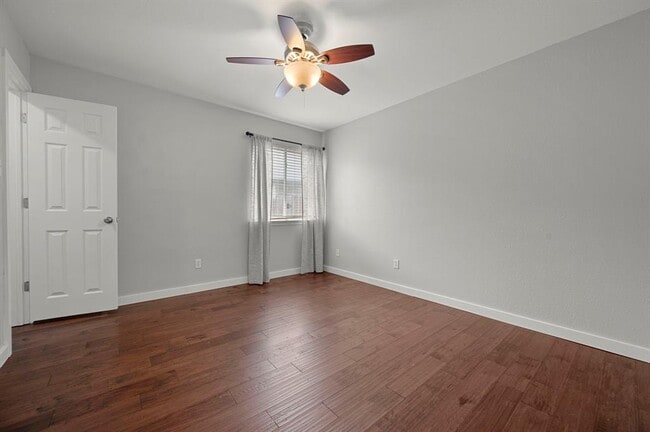 Building Photo - 1500 Lochaline Loop