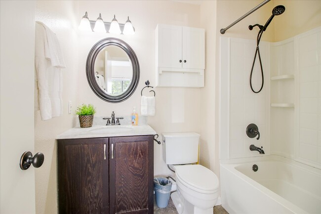 Building Photo - 1398 Meadow Ridge Cir