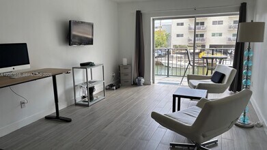Building Photo - 3642 NE 171 St